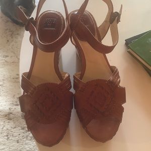 Frye Carlie Huarache Wedge Platform Sandal Ankle strap Cognac women's 8.5